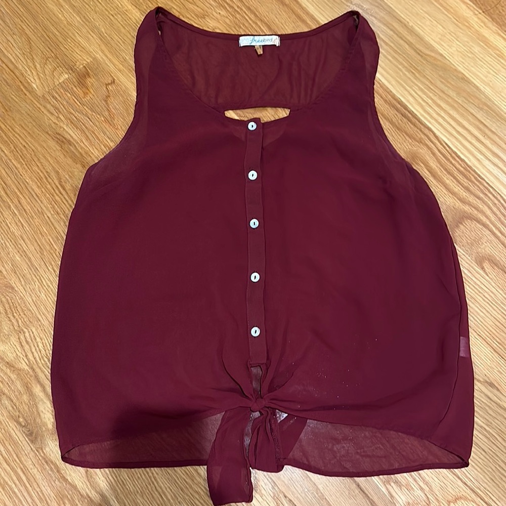 Maroon sleeveless button up blouse!